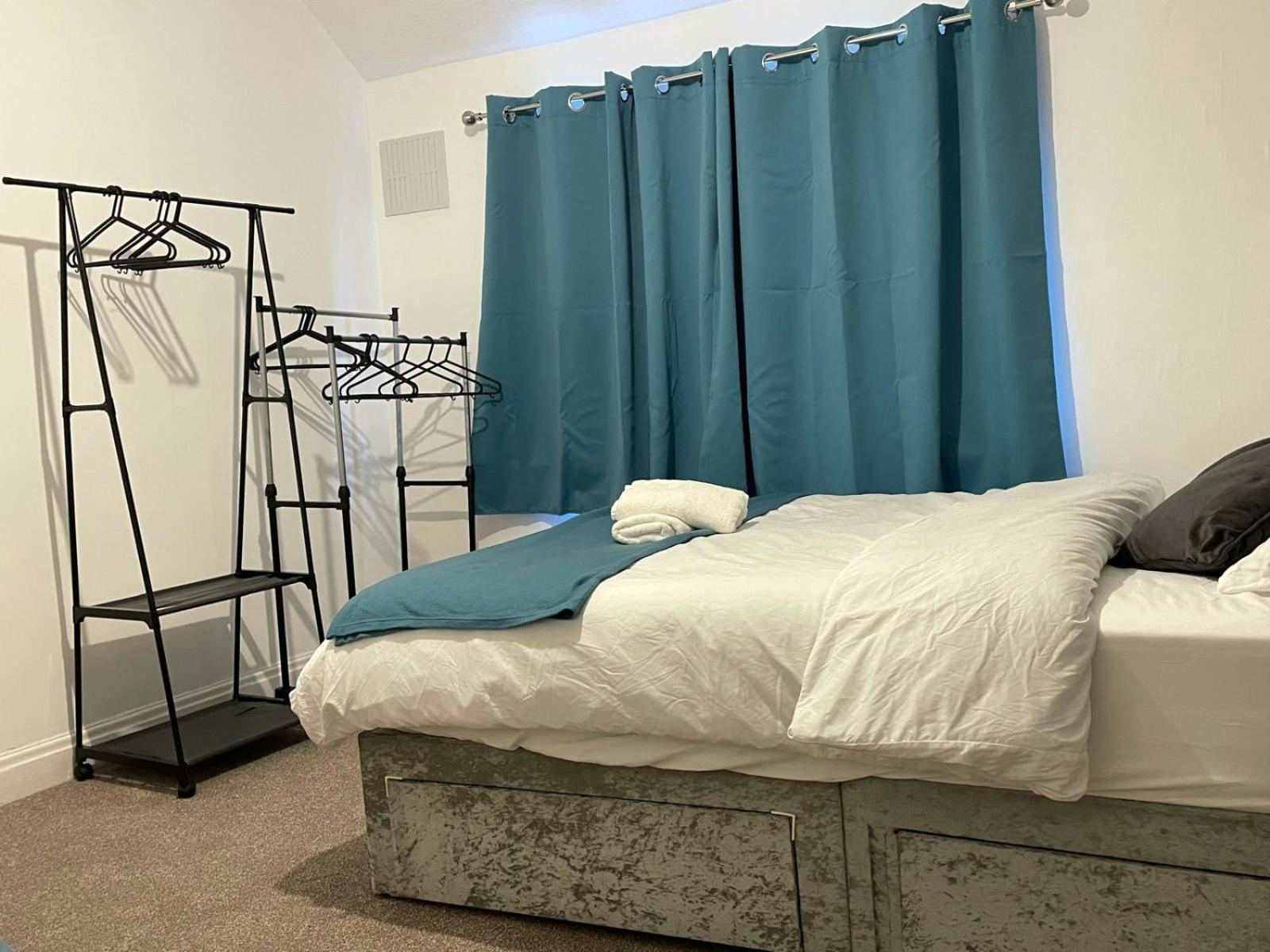 Holiday home Lovely Spacious House Family & Contractor Friendly 3 Bedroom Near Leeds Centre Sleeps 8 Leeds (West Yorkshire)