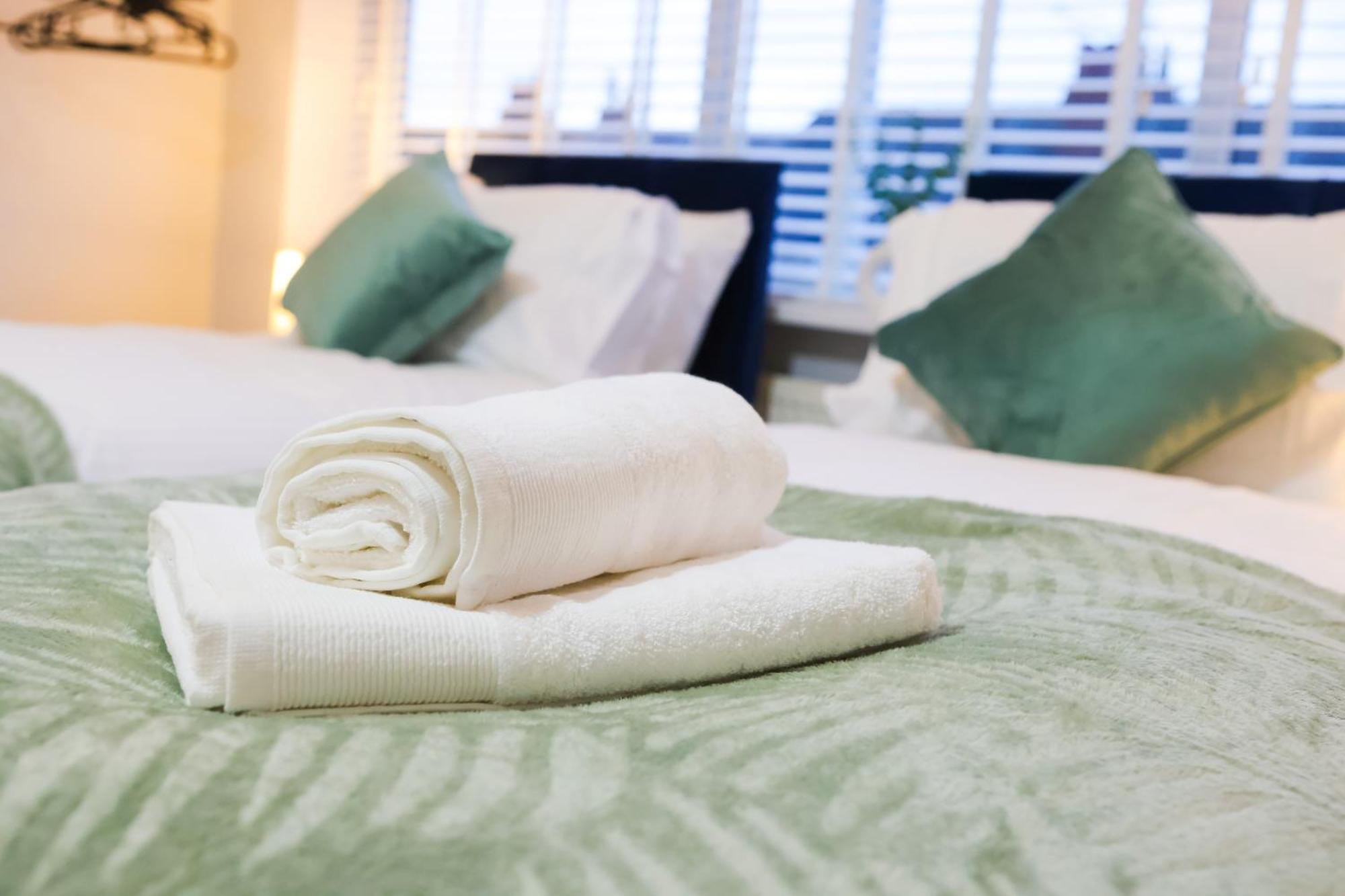4 Bdr Home, Sleeps 10, Contractor Apartment *