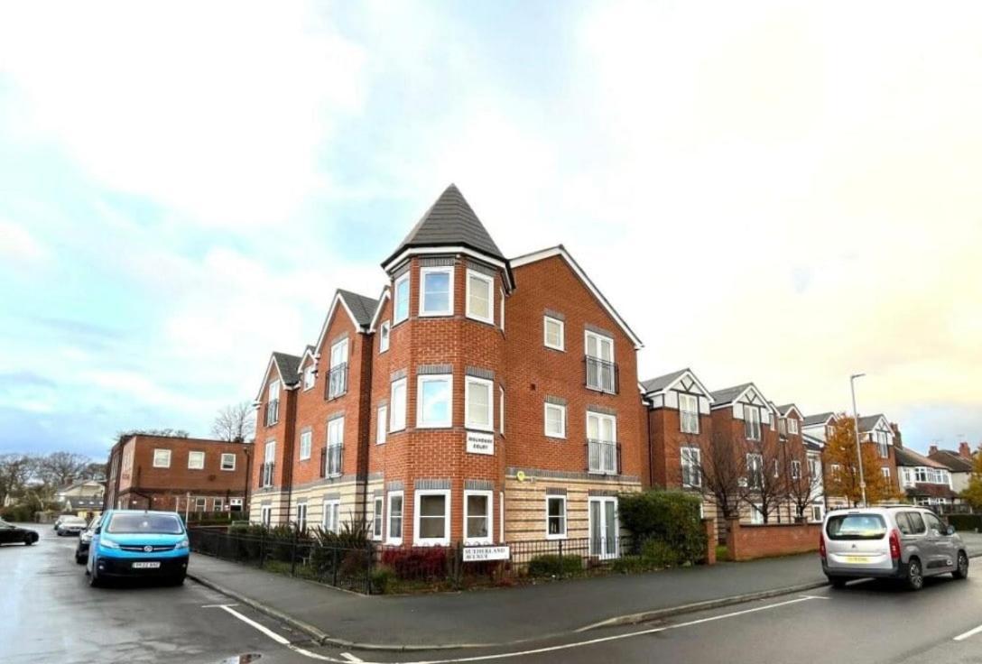 2 Bed, 2 Bath In Roundhay Leeds (West Yorkshire)