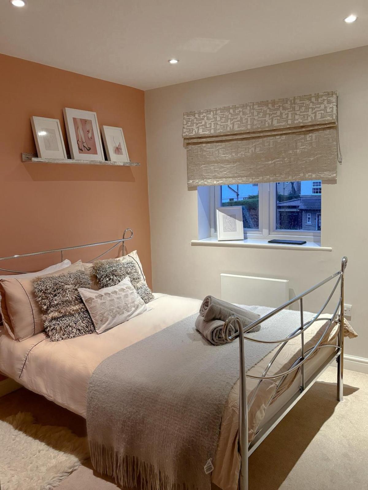 2 Bed, 2 Bath In Roundhay