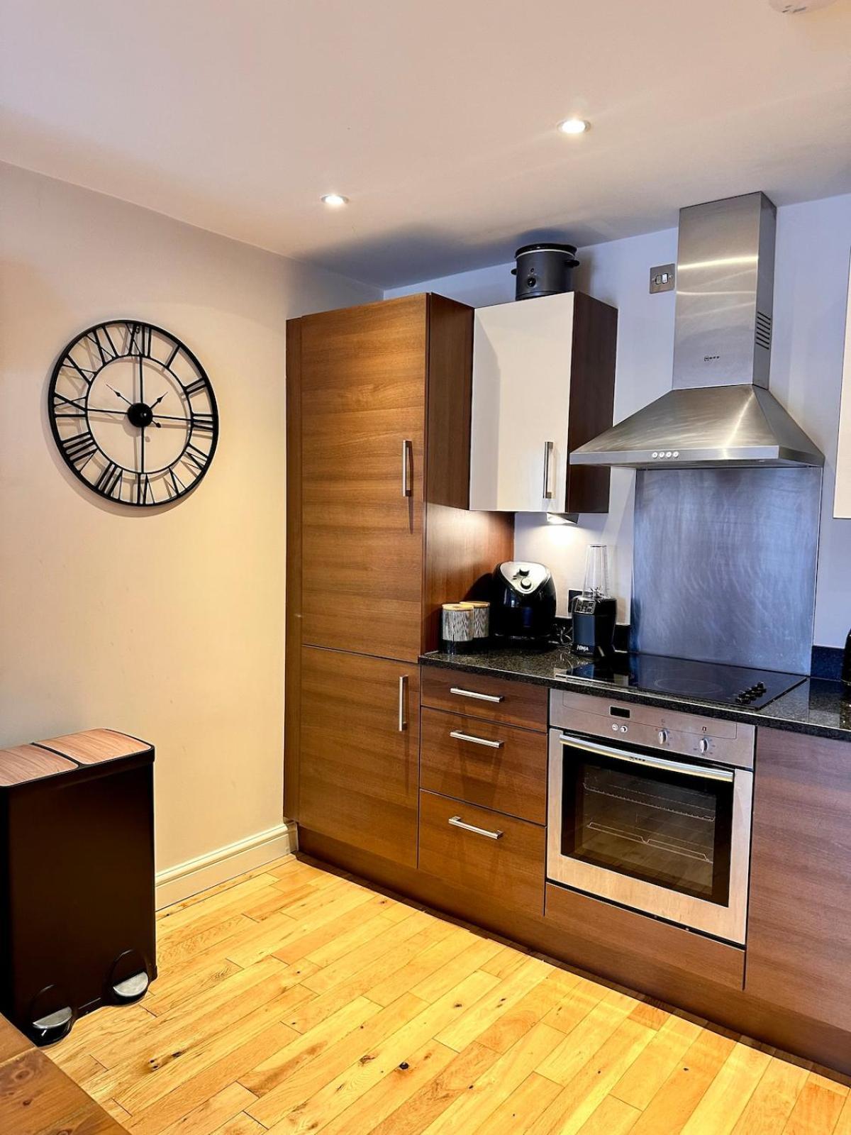 2 Bed, 2 Bath In Roundhay Leeds (West Yorkshire)