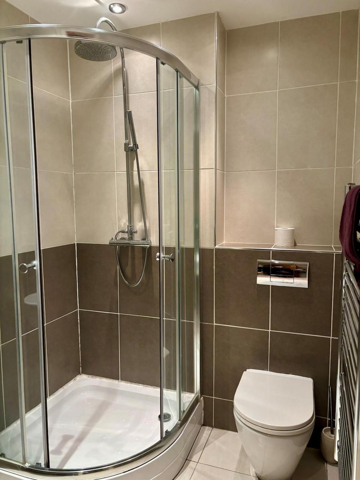 2 Bed, 2 Bath In Roundhay * Leeds (West Yorkshire)