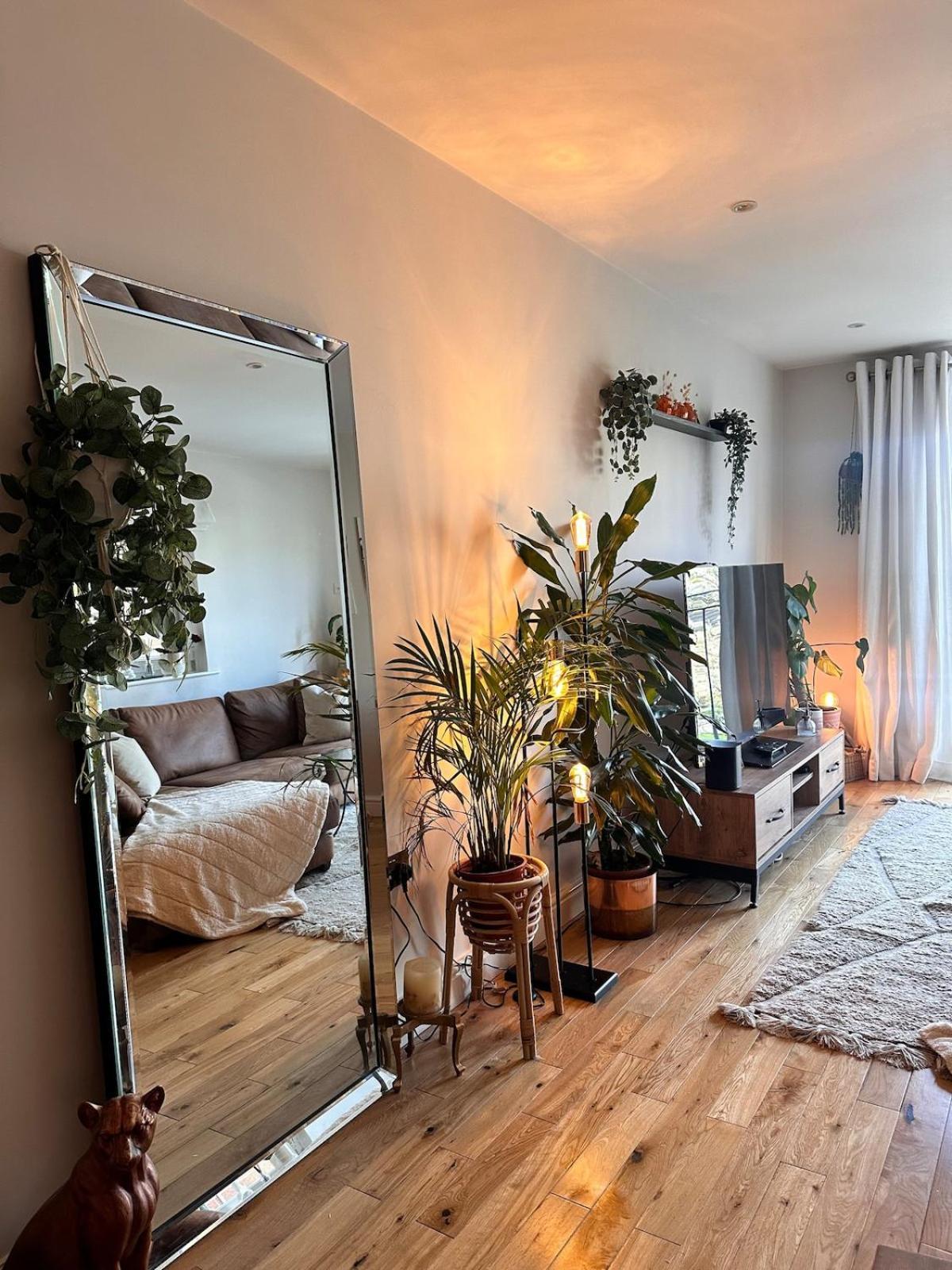 Apartment 2 Bed, 2 Bath In Roundhay *