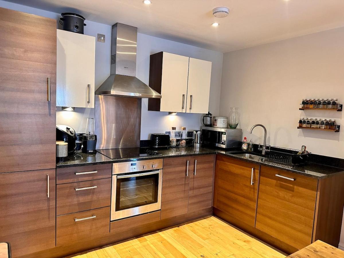 2 Bed, 2 Bath In Roundhay * Leeds (West Yorkshire)