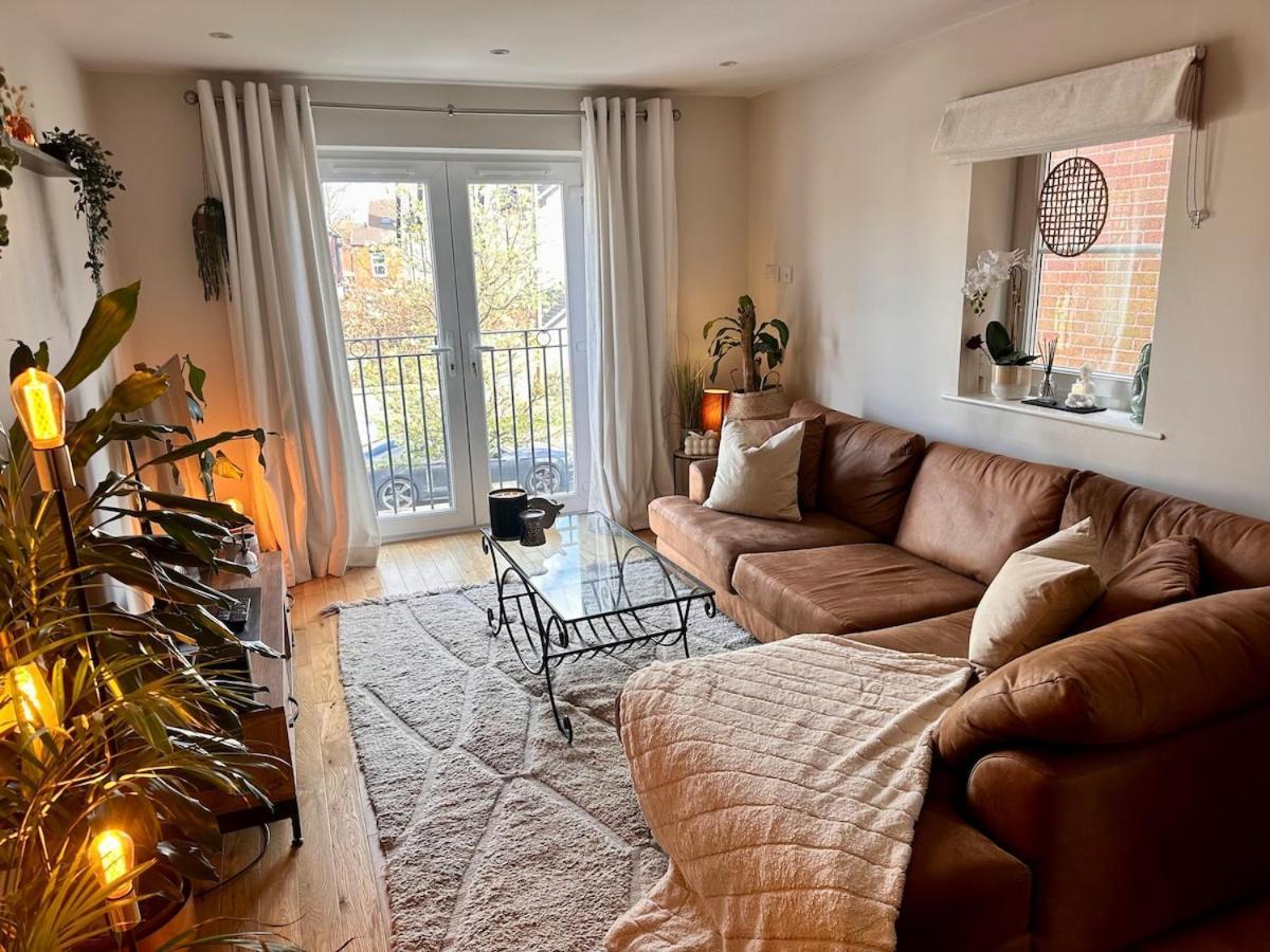 Apartment 2 Bed, 2 Bath In Roundhay