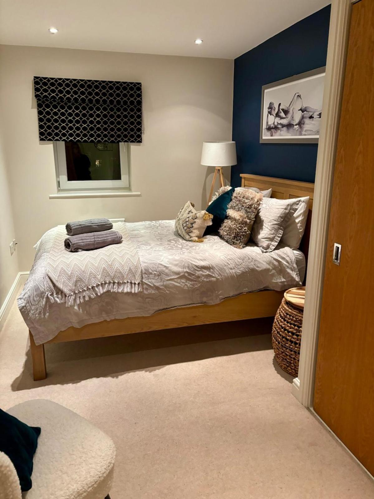 Apartment 2 Bed, 2 Bath In Roundhay *
