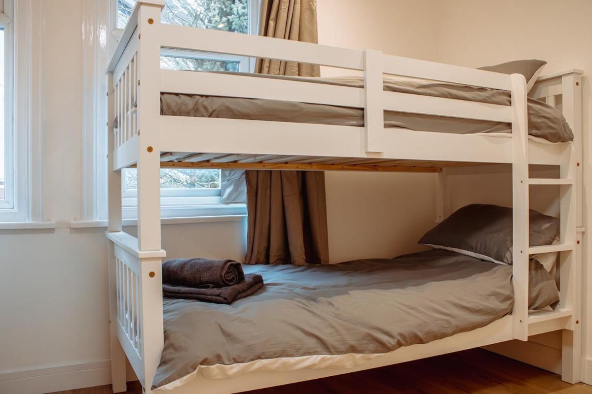 Spacious 13-bed In The Heart Of Headingley Leeds (West Yorkshire)