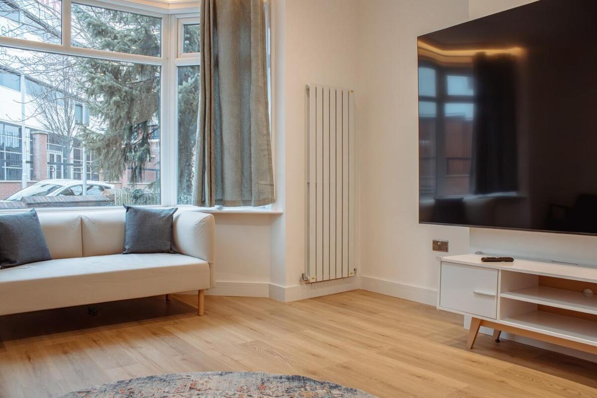 Spacious 13-bed In The Heart Of Headingley Holiday home *