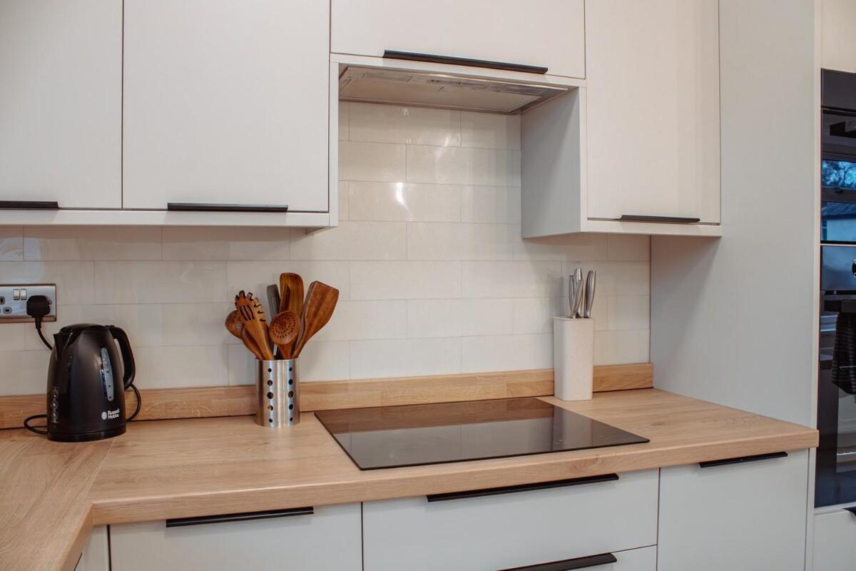 Spacious 13-bed In The Heart Of Headingley Holiday home Leeds (West Yorkshire)