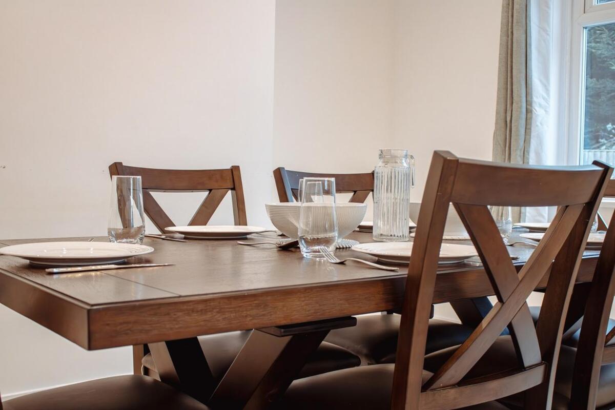 Spacious 13-bed In The Heart Of Headingley Holiday home *