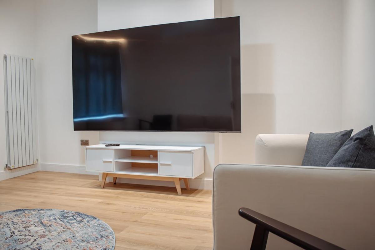 Spacious 13-bed In The Heart Of Headingley Leeds (West Yorkshire)