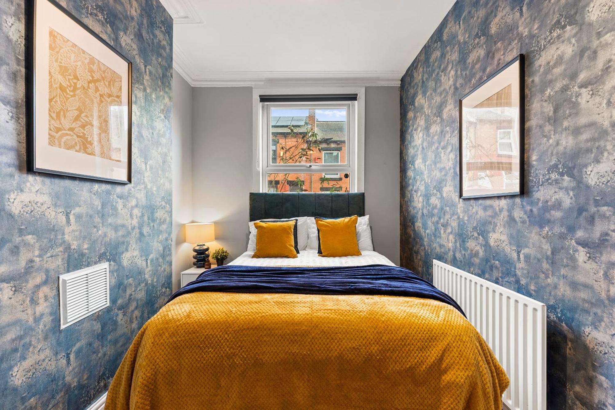 Exquisite 4 Bed In Leeds - Sleeps 10 - Parking Holiday home Leeds (West Yorkshire)