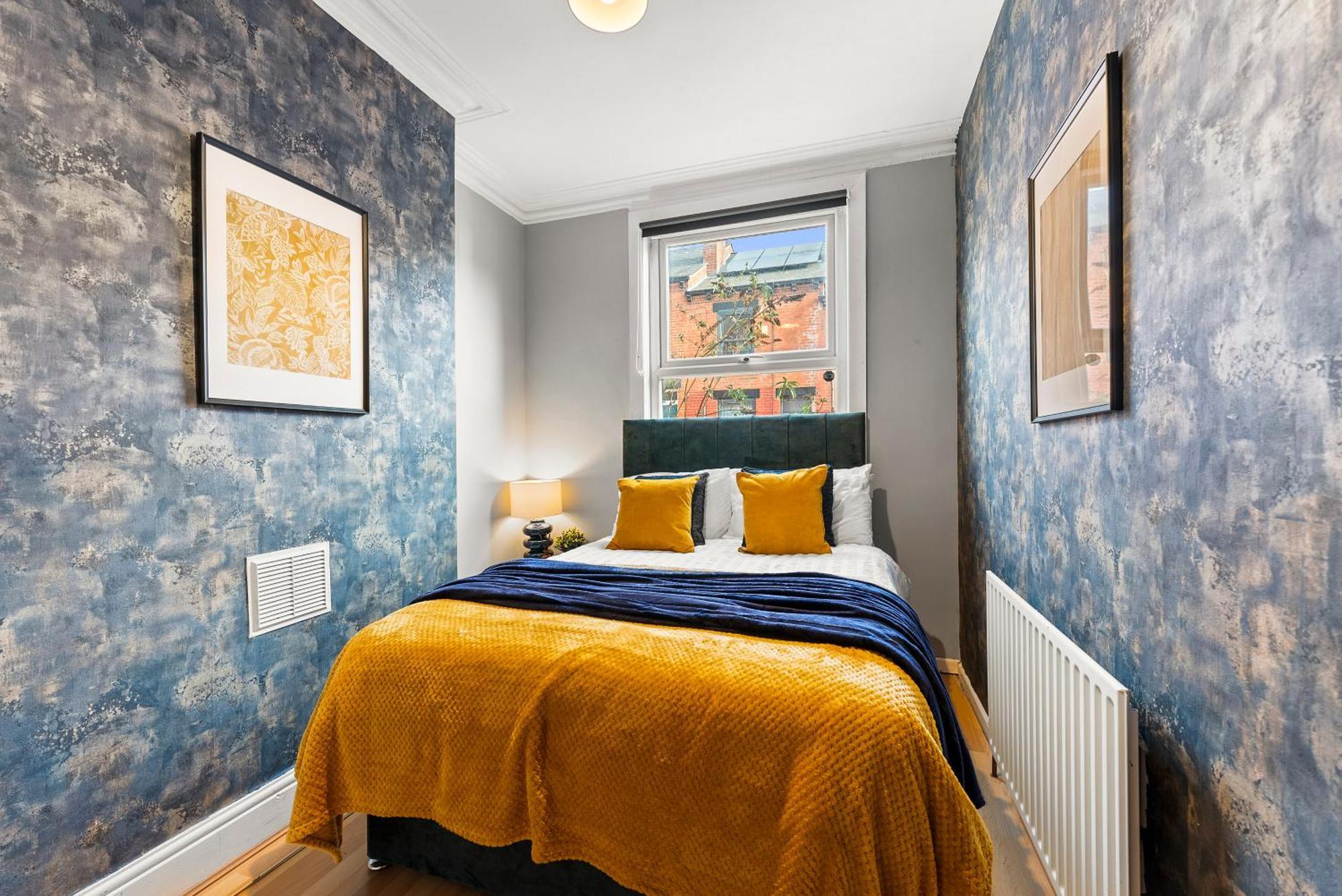 Holiday home Exquisite 4 Bed In Leeds - Sleeps 10 - Parking