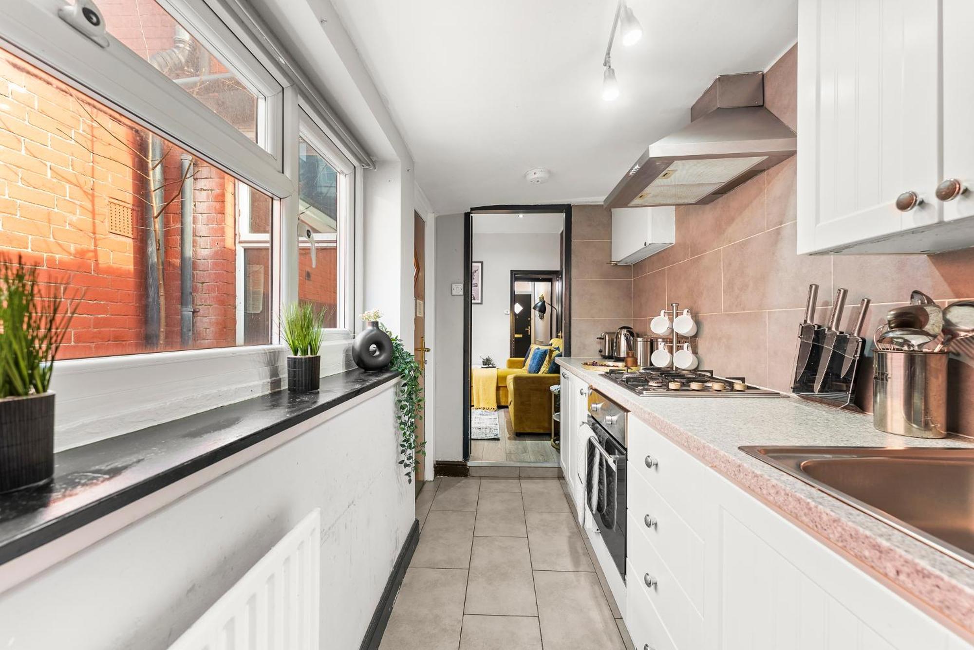 Exquisite 4 Bed In Leeds - Sleeps 10 - Parking *
