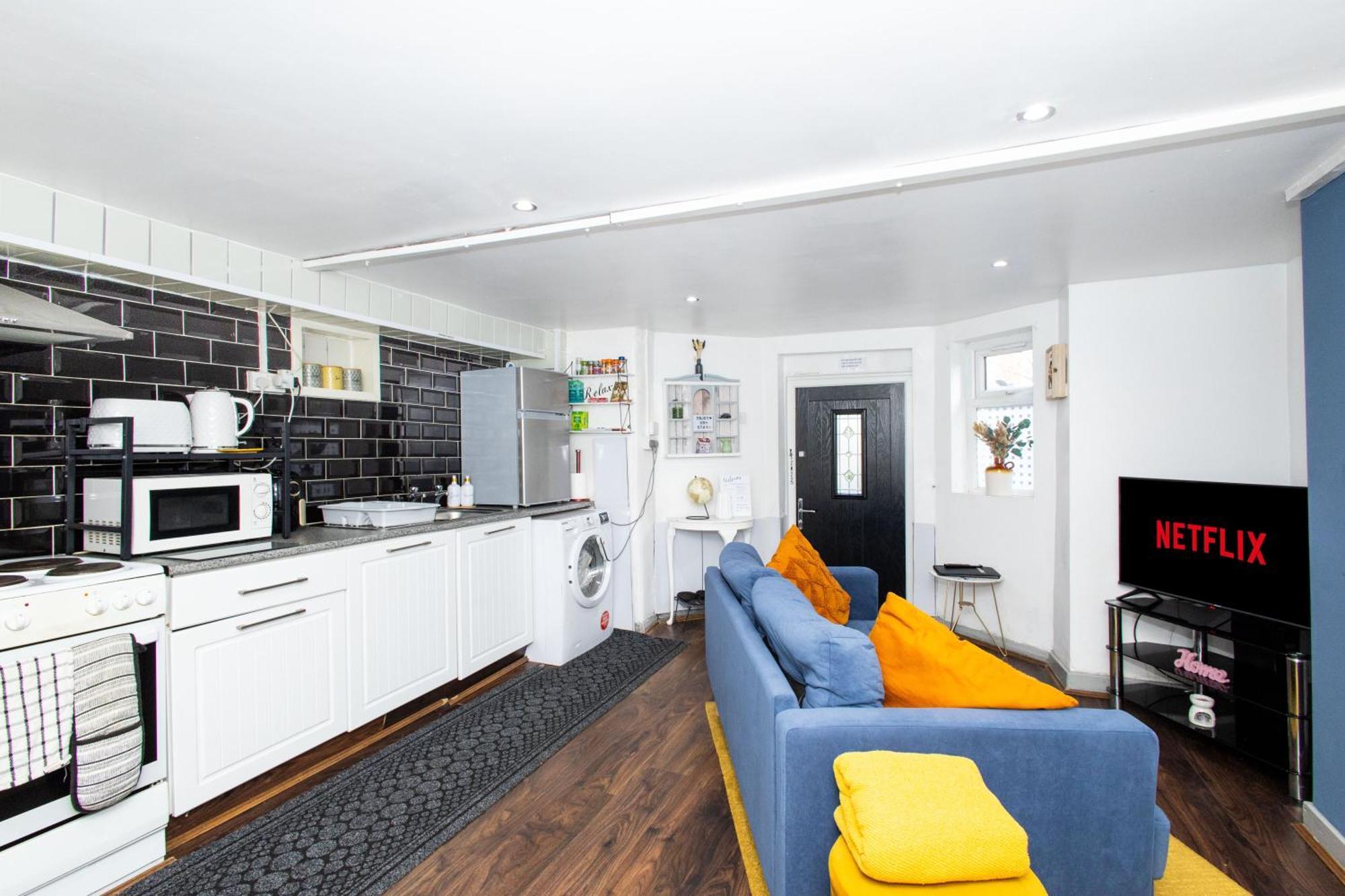 Apartment Exclusive - Close To Centre, Contactless Entry, Free Parking, Wifi & Netflix *