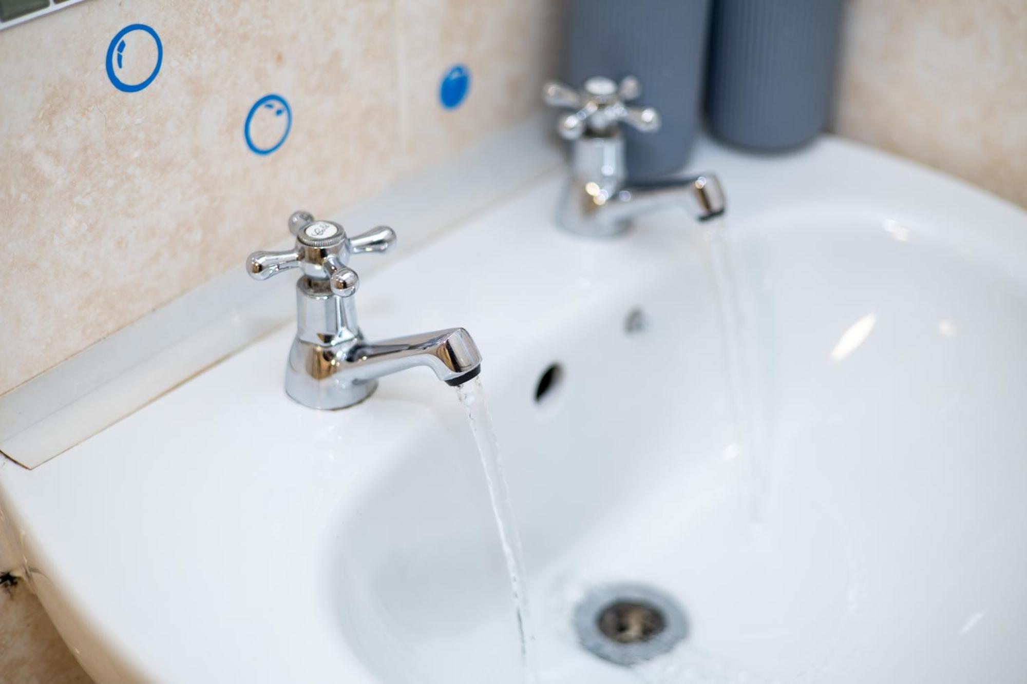 Exclusive - Close To Centre, Contactless Entry, Free Parking, Wifi & Netflix Apartment *