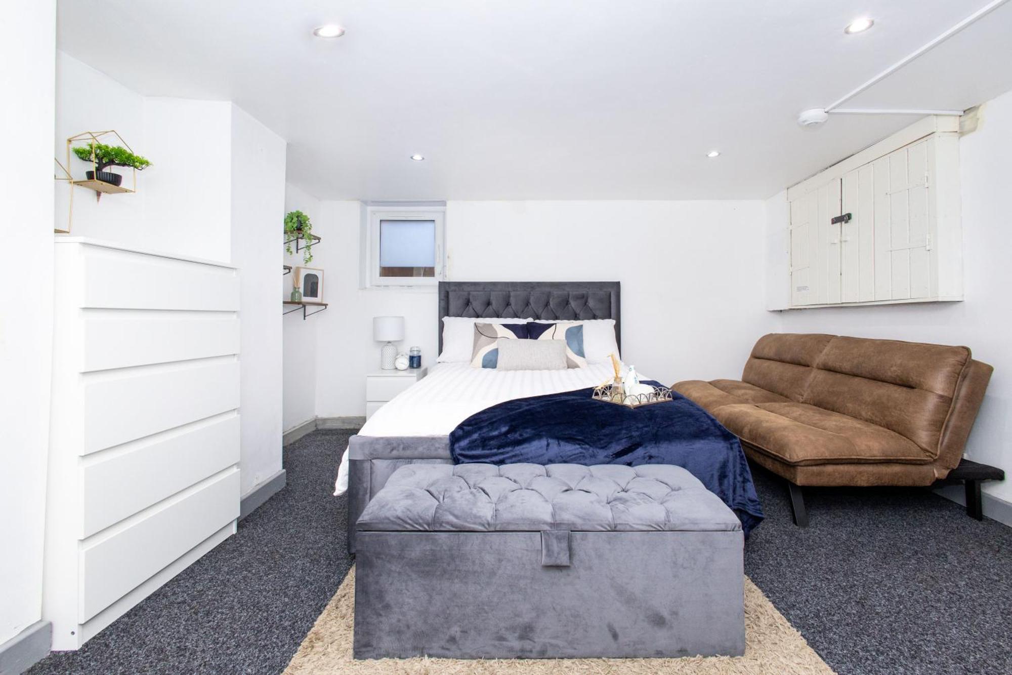 Exclusive - Close To Centre, Contactless Entry, Free Parking, Wifi & Netflix Apartment *