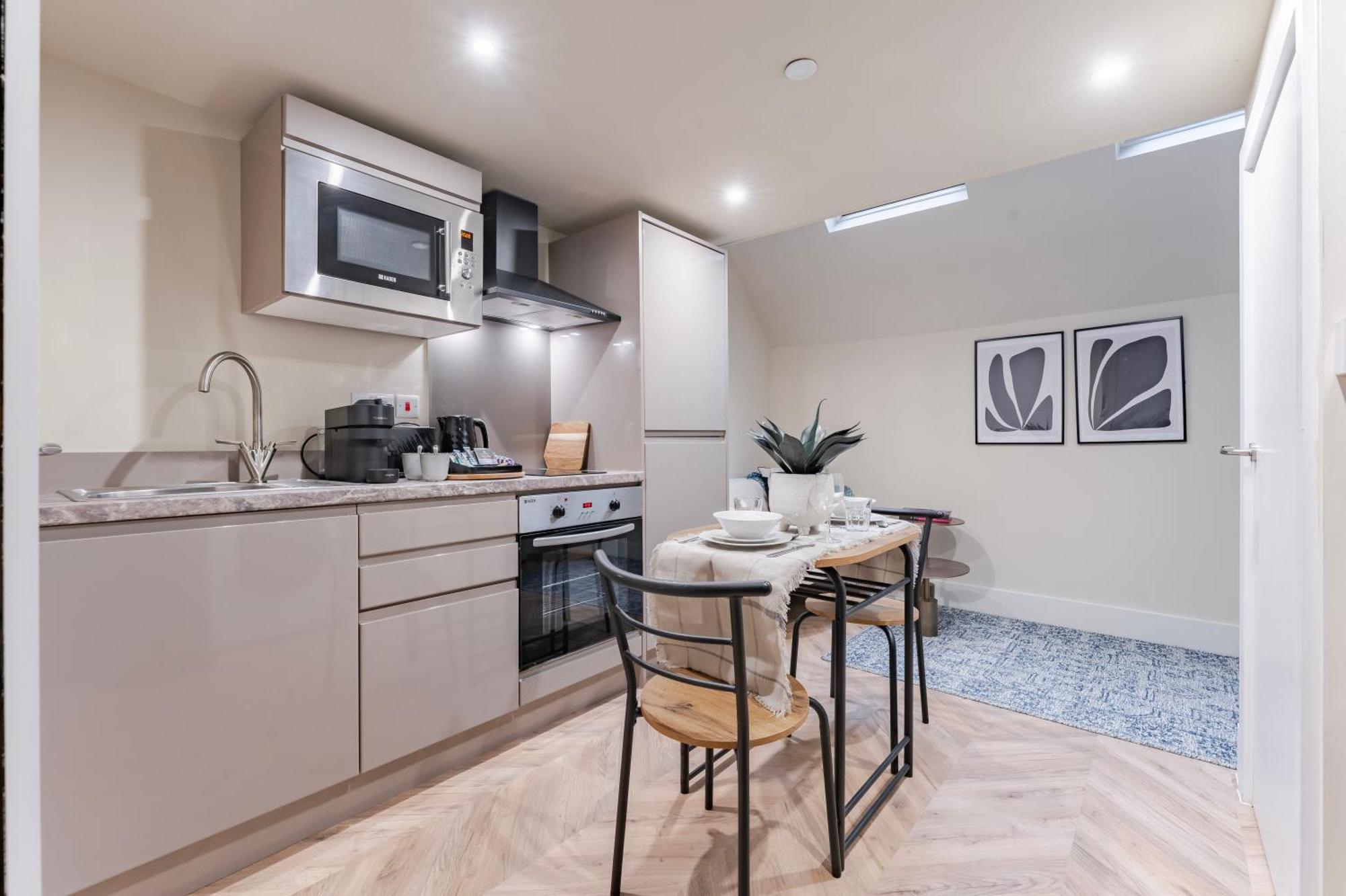 Luxury Tower, Penthouse & Split Level In Centre *