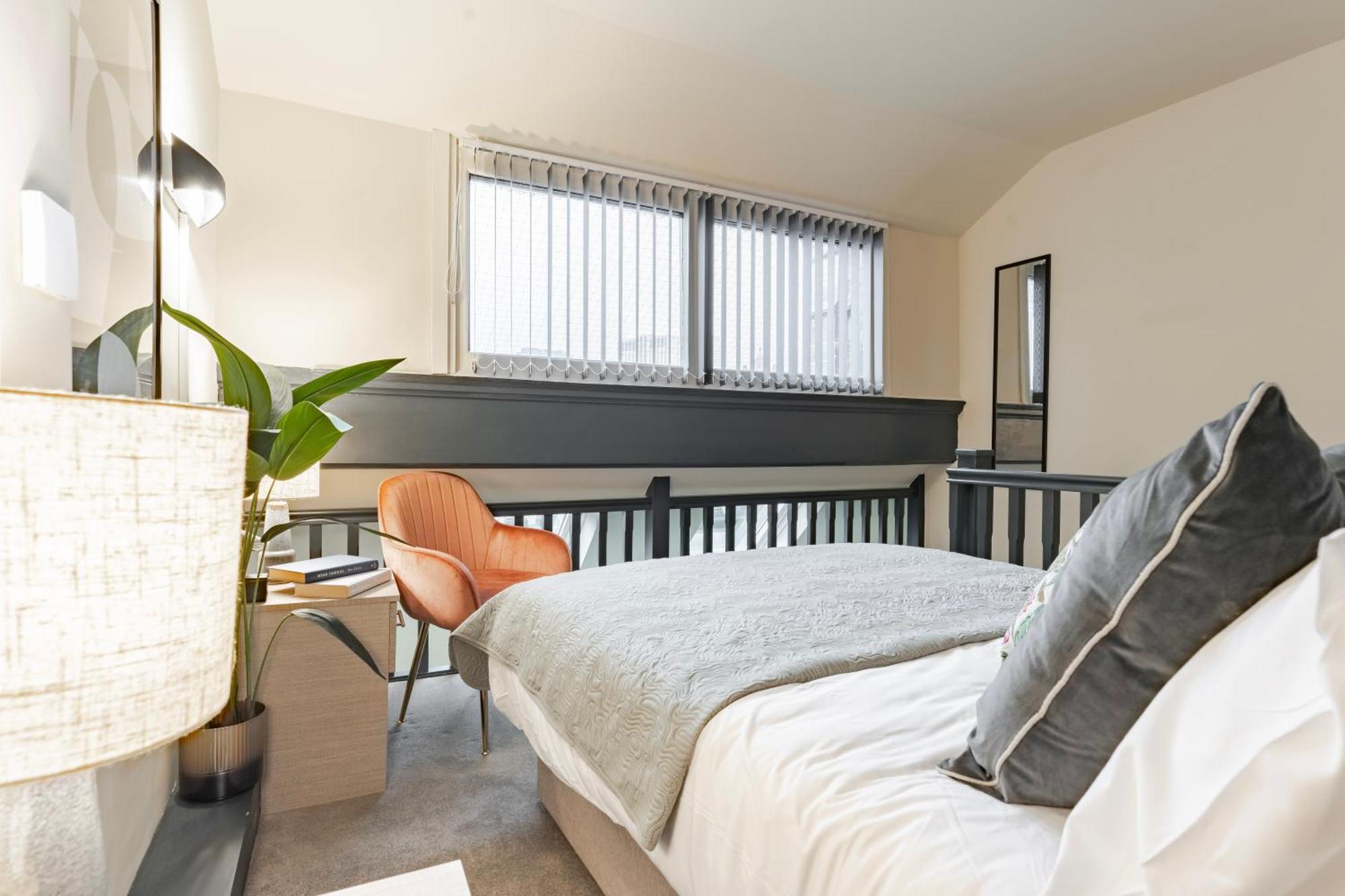 Luxury Tower, Penthouse & Split Level In Centre Apartment *