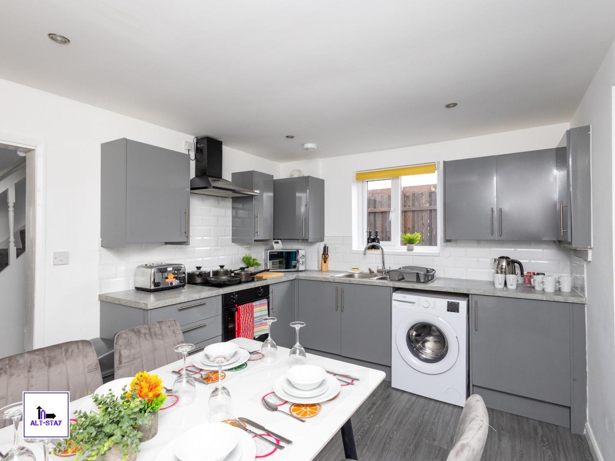 Alt-Stay Temple Newsam - 4 Bed - 10 Percent Off Monthly - Contractors, Insurance, Relocation - Long Stays Welcome * Leeds (West Yorkshire)