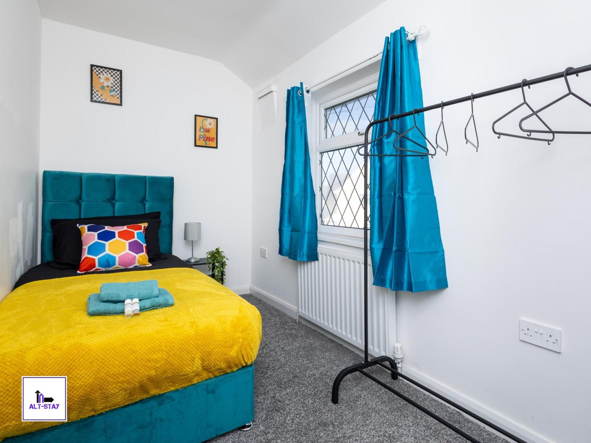 Alt-Stay Temple Newsam - 4 Bed - 10 Percent Off Monthly - Contractors, Insurance, Relocation - Long Stays Welcome * Leeds (West Yorkshire)