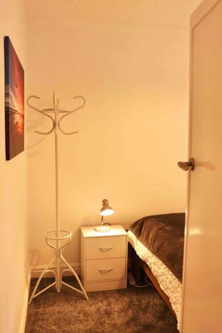 Stunning Free Wifi &parking Apartment