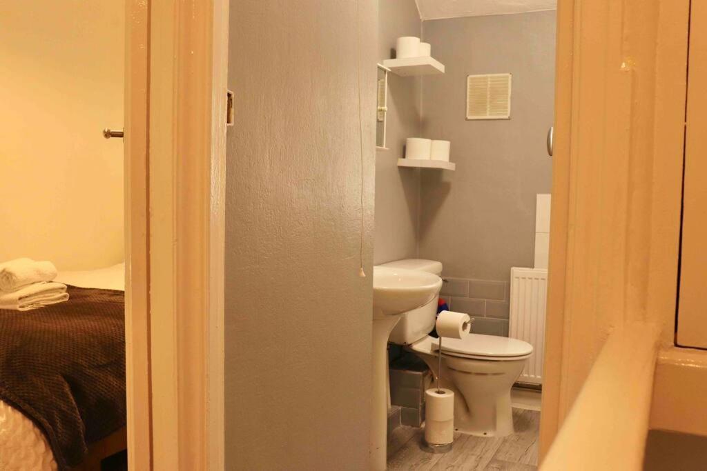 Stunning Free Wifi &parking Apartment Leeds (West Yorkshire)