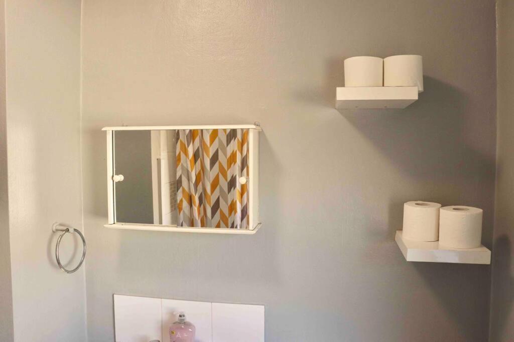 Stunning Free Wifi &parking Apartment