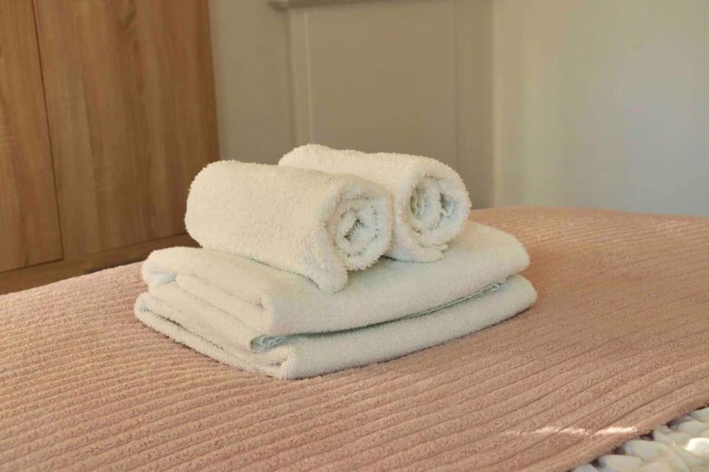 Stunning Free Wifi &parking Apartment *