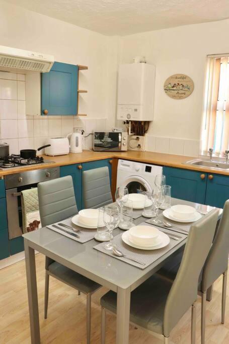 Stunning Free Wifi &parking * Leeds (West Yorkshire)