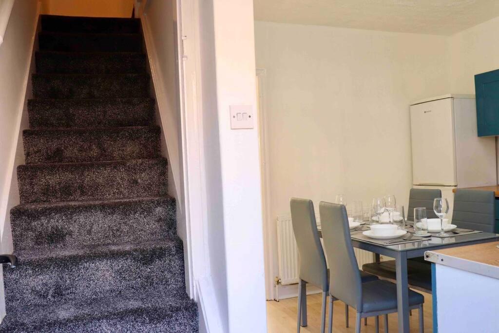 Stunning Free Wifi &parking Apartment
