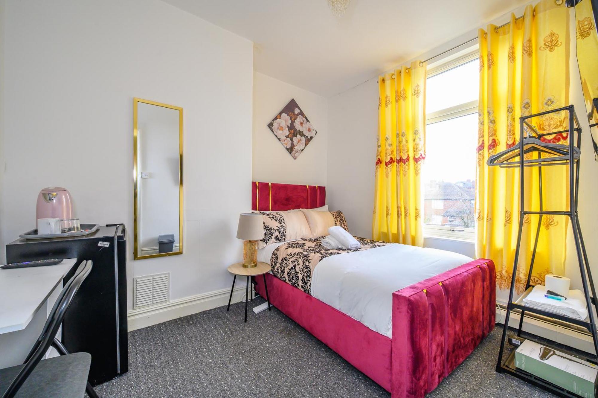 -rd15cfa- For Relaxed And Cosy With Free Parking Leeds (West Yorkshire)