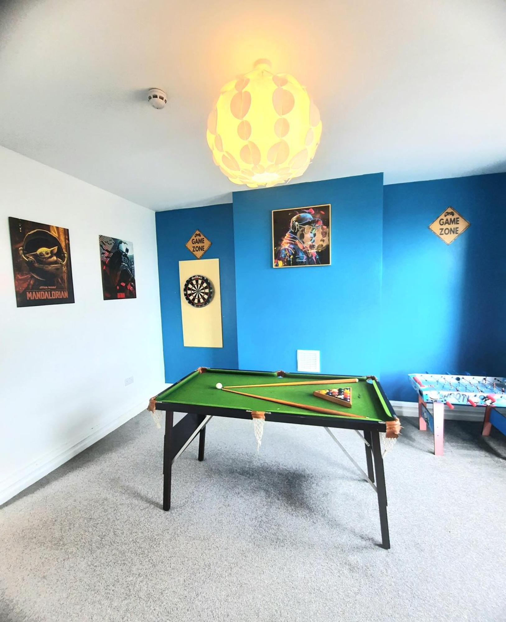 Holiday home In Woodhouse, Leeds,free 4 Car Parking,free Wifi *