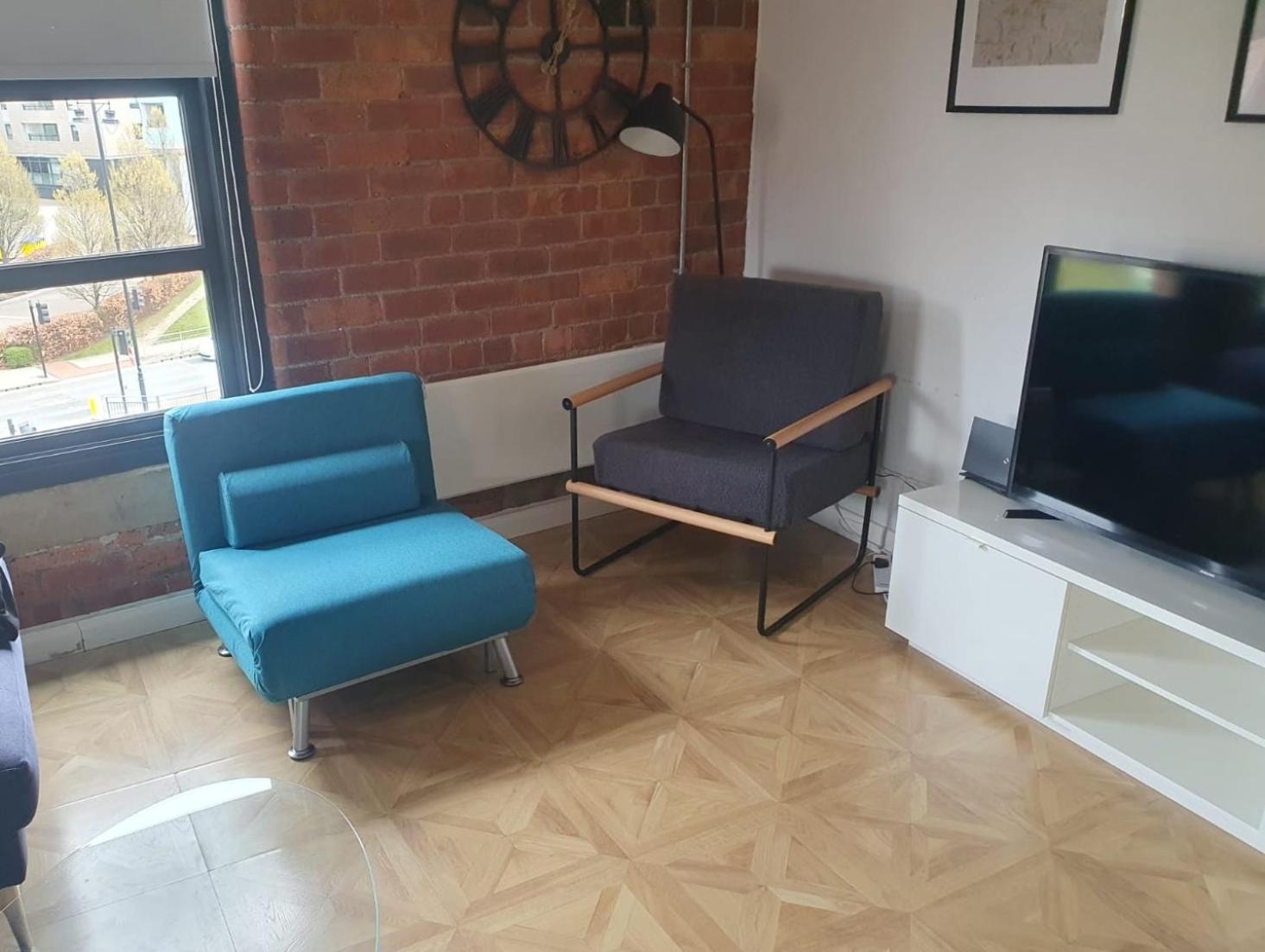 2 King Size Beds In Manhattan Styled Oversize Leeds (West Yorkshire)