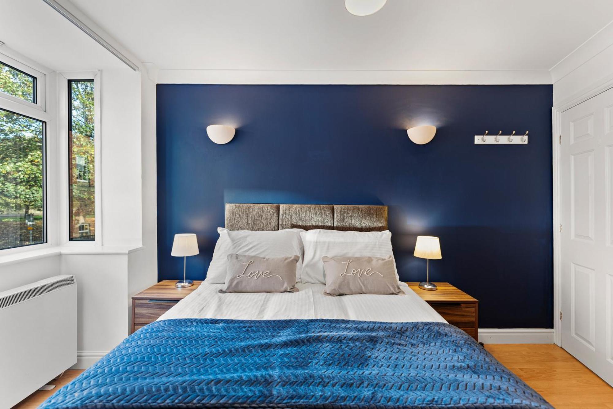 9, Plaza Apartment *