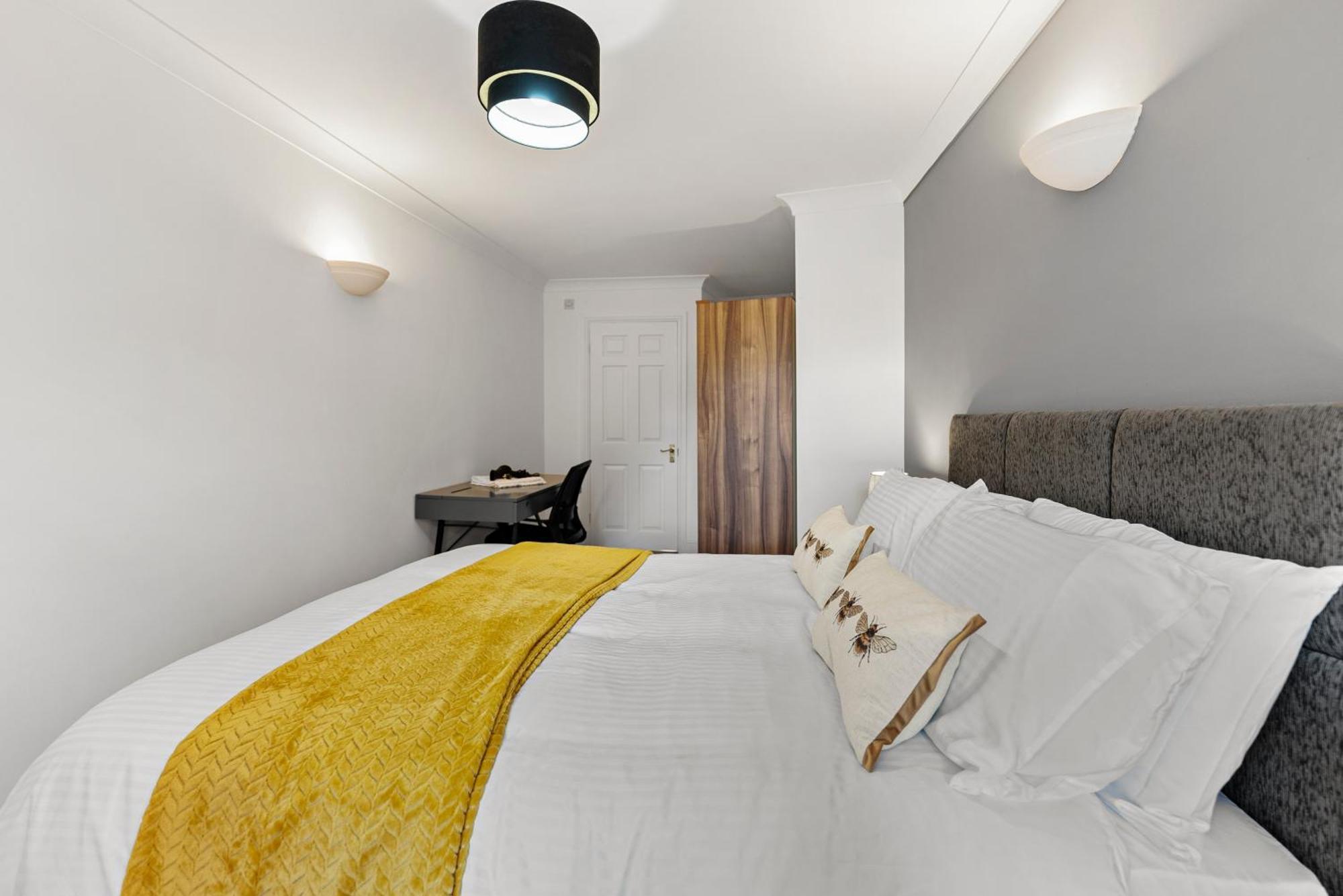 9, Plaza * Leeds (West Yorkshire)