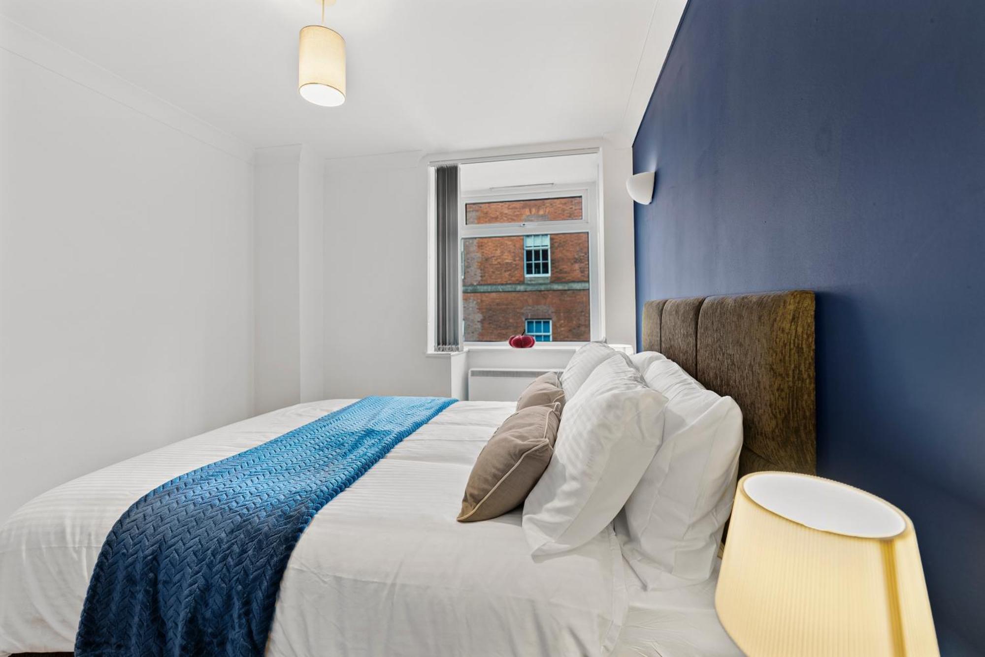 Apartment 9, Plaza *