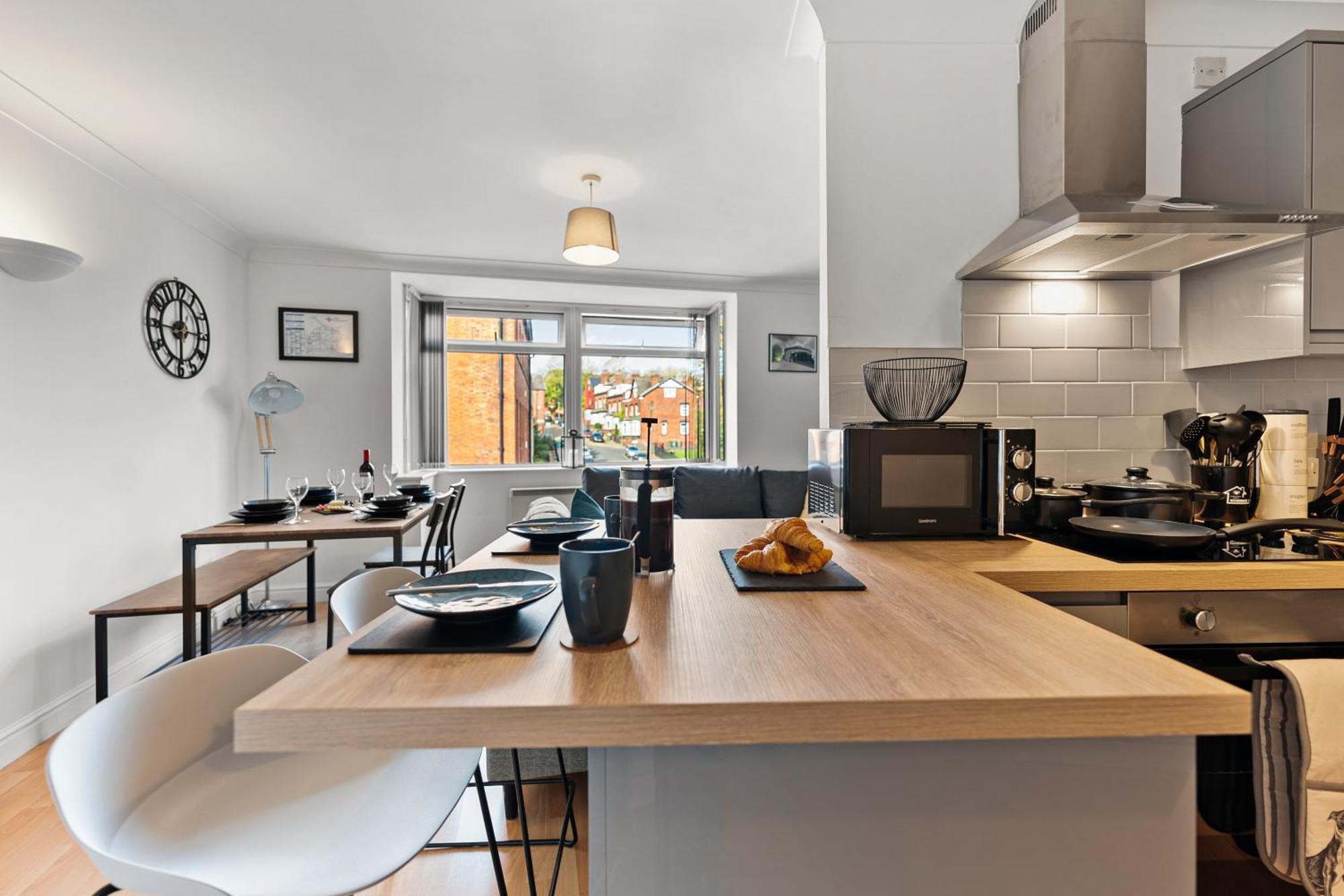 9, Plaza Apartment