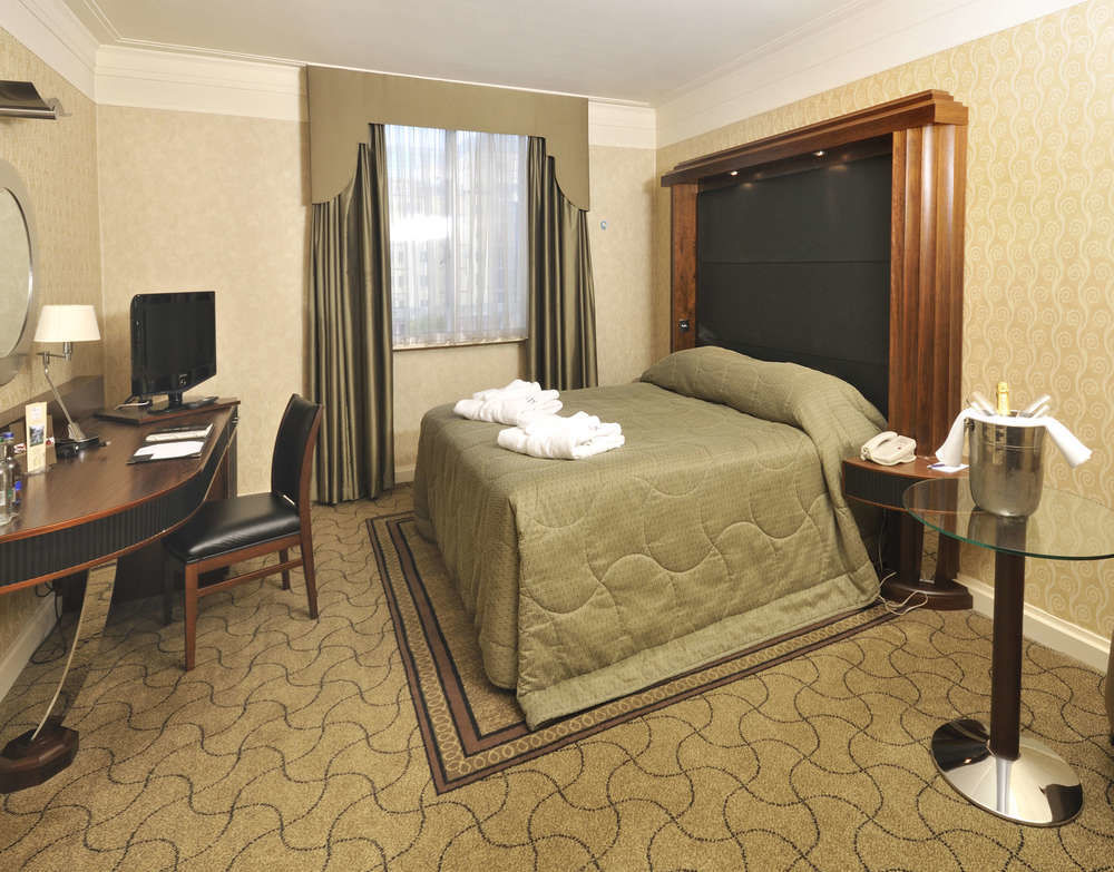 The Queens Hotel