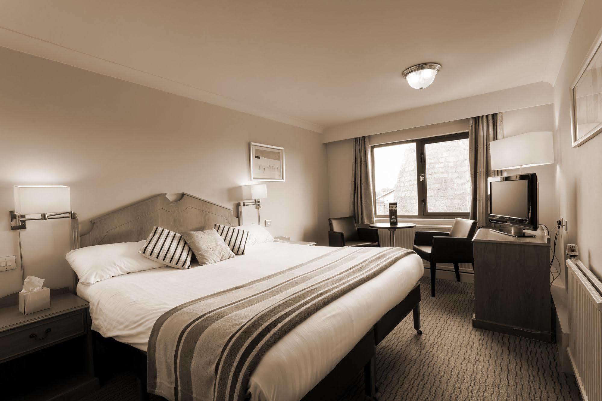 Britannia Leeds 3*