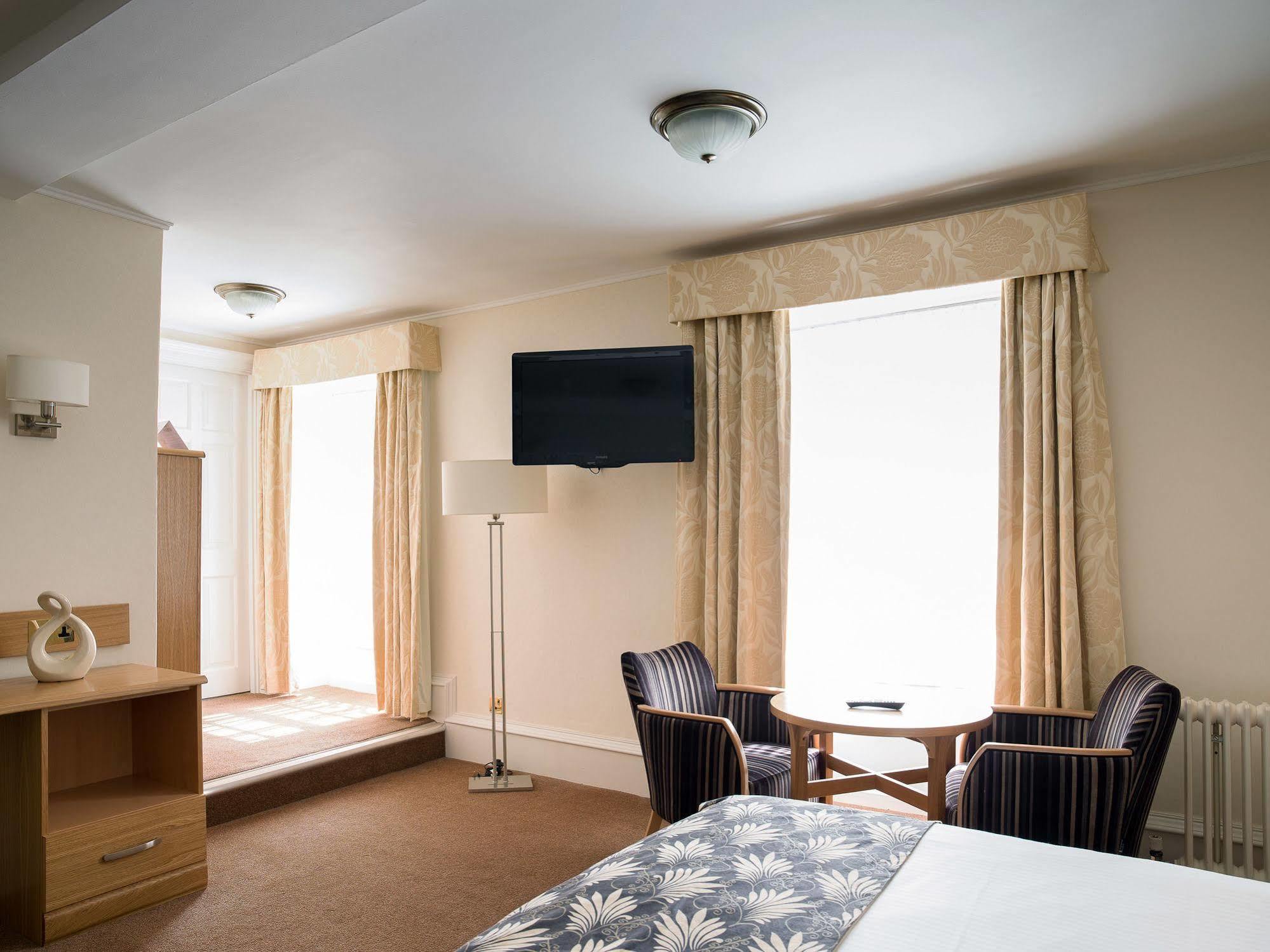 Weetwood Hall Estate Hotel 4*