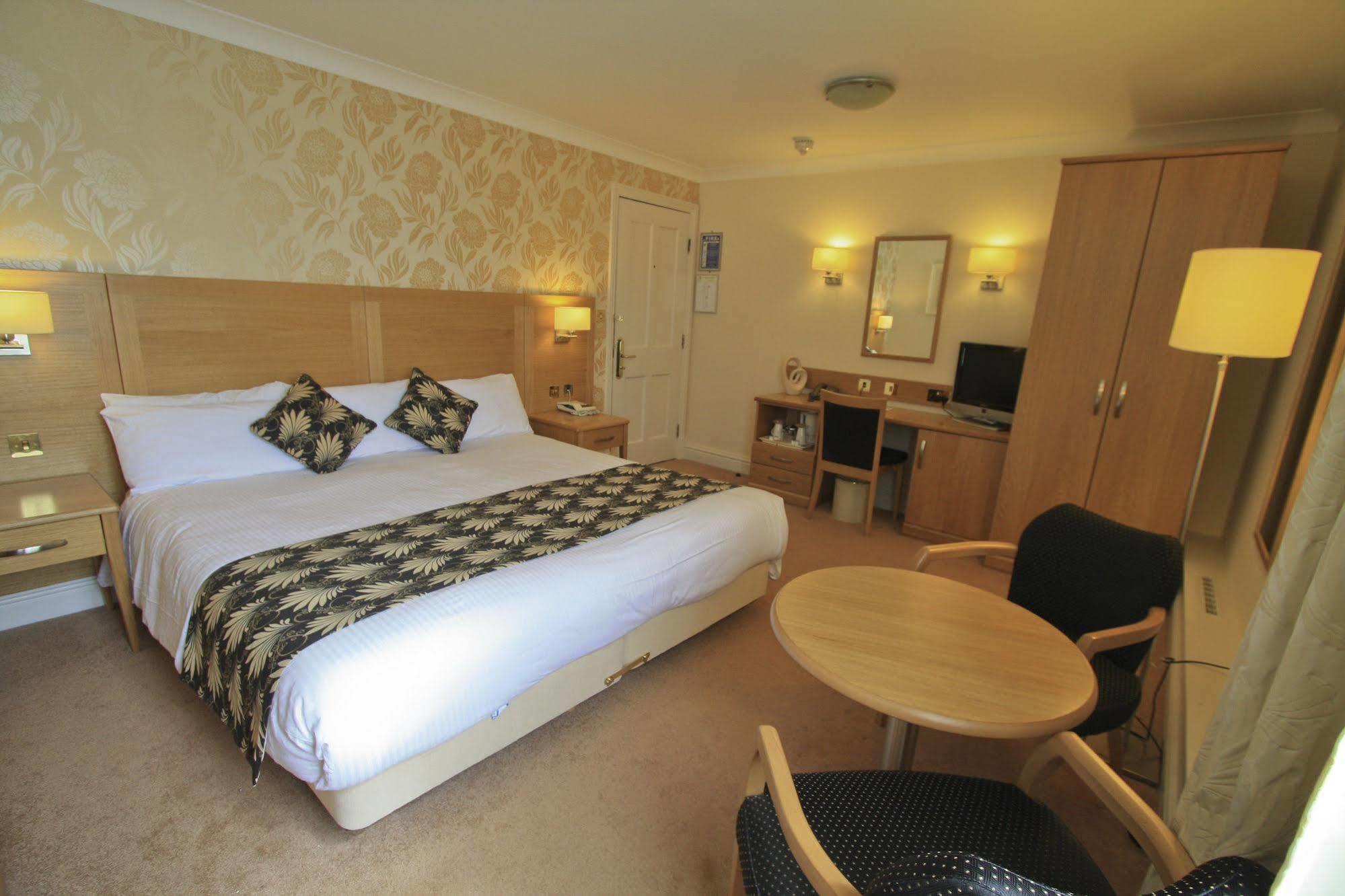 Weetwood Hall Estate Hotel 4*