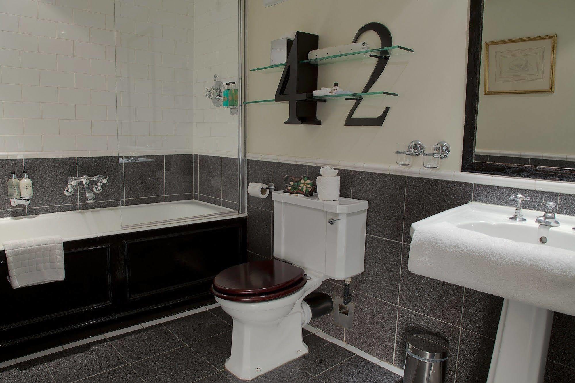 42 The Calls Hotel 4*