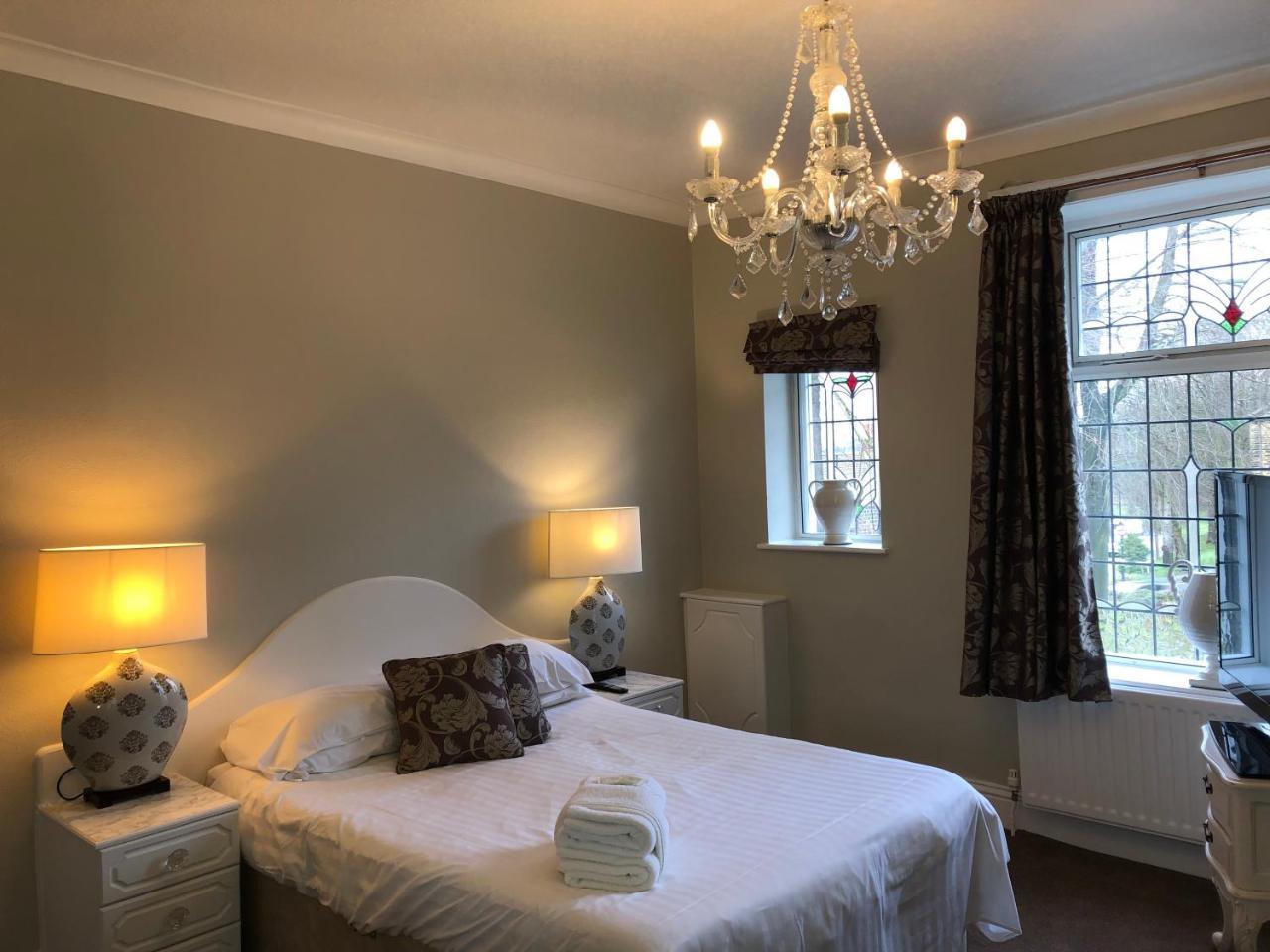 Peasehill 3* Leeds (West Yorkshire)
