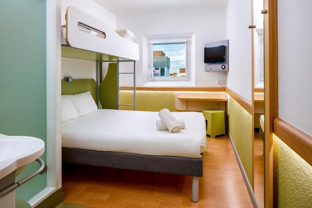Ibis Budget Centre Crown Point Road Hotel 2*