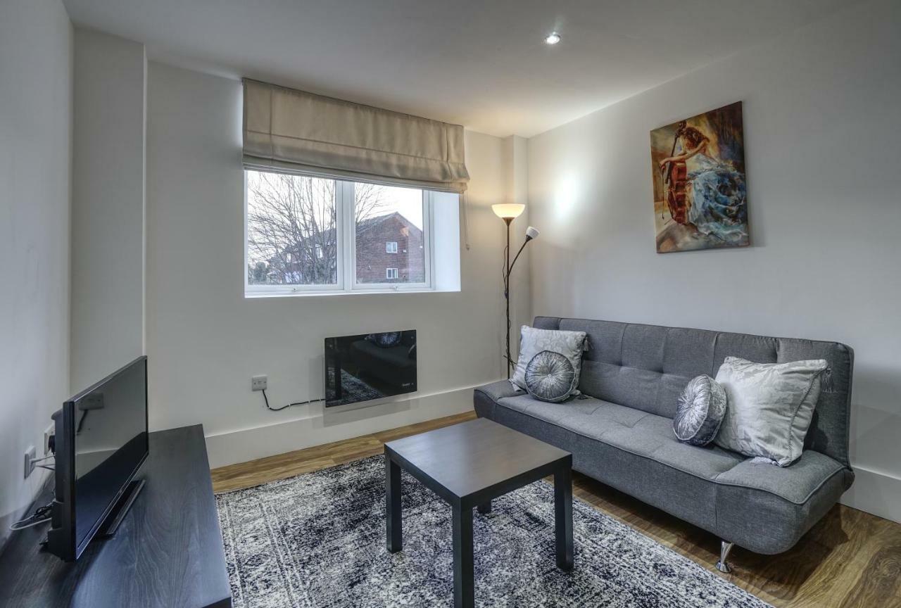Apartment Alfa Apartments, Quarry Court, High Street, Morley