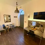 Studio At The Coach House Apartments