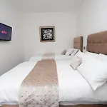 The Avenue Apartments