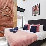 The Grand Manhattan Apartment In Central Leeds