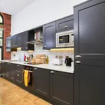 The Grand Manhattan Apartment In Central Leeds